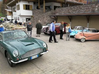 Foto 201 di 397: ASTON MARTIN DB6 1966