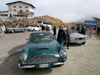 Foto 205 di 397: ASTON MARTIN DB6 1966