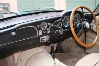 Foto 20 di 397: ASTON MARTIN DB6 1966