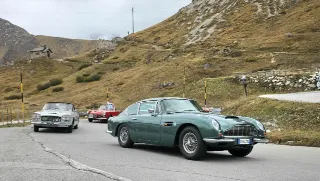 Foto 211 di 397: ASTON MARTIN DB6 1966