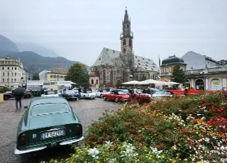 Foto 212 di 397: ASTON MARTIN DB6 1966