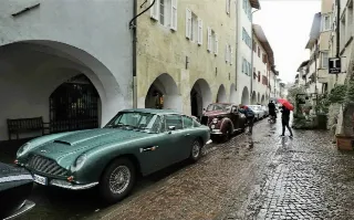 Foto 213 di 397: ASTON MARTIN DB6 1966