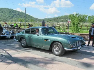 Foto 242 di 397: ASTON MARTIN DB6 1966