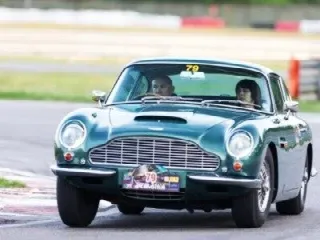 Foto 249 di 397: ASTON MARTIN DB6 1966