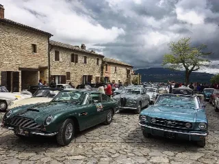 Foto 252 di 397: ASTON MARTIN DB6 1966