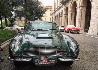 Foto 255 di 397: ASTON MARTIN DB6 1966
