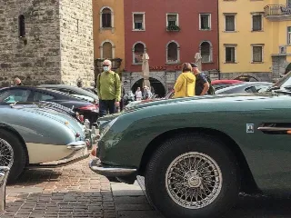 Foto 278 di 397: ASTON MARTIN DB6 1966