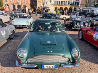 Foto 279 di 397: ASTON MARTIN DB6 1966