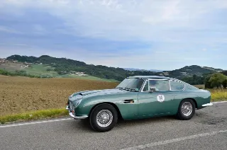 Foto 287 di 397: ASTON MARTIN DB6 1966