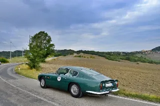 Foto 288 di 397: ASTON MARTIN DB6 1966