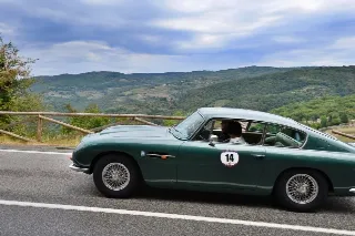 Foto 289 di 397: ASTON MARTIN DB6 1966