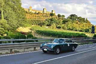 Foto 290 di 397: ASTON MARTIN DB6 1966