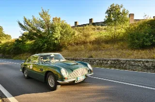 Foto 291 di 397: ASTON MARTIN DB6 1966