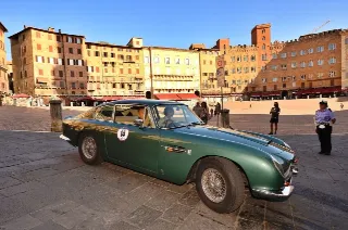 Foto 292 di 397: ASTON MARTIN DB6 1966