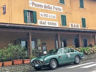 Foto 297 di 397: ASTON MARTIN DB6 1966