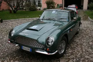 Foto 2 di 397: ASTON MARTIN DB6 1966