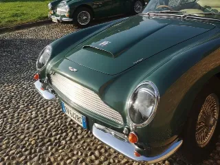 Foto 301 di 397: ASTON MARTIN DB6 1966