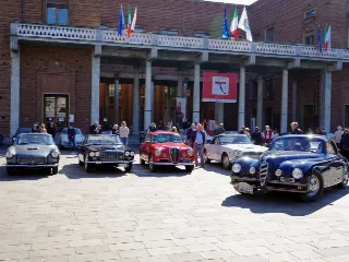Foto 309 di 397: ASTON MARTIN DB6 1966