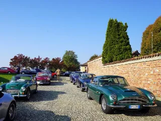 Foto 320 di 397: ASTON MARTIN DB6 1966