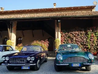 Foto 329 di 397: ASTON MARTIN DB6 1966