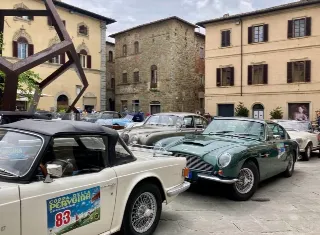 Foto 346 di 397: ASTON MARTIN DB6 1966