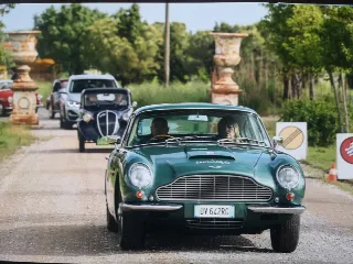 Foto 352 di 397: ASTON MARTIN DB6 1966