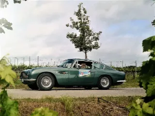 Foto 353 di 397: ASTON MARTIN DB6 1966