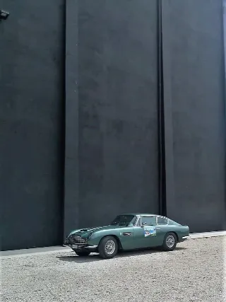 Foto 360 di 397: ASTON MARTIN DB6 1966