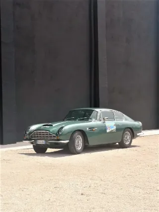 Foto 362 di 397: ASTON MARTIN DB6 1966
