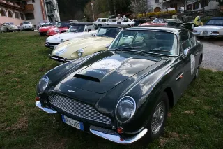 Foto 48 di 397: ASTON MARTIN DB6 1966