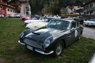 Foto 49 di 397: ASTON MARTIN DB6 1966
