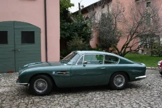 Foto 4 di 397: ASTON MARTIN DB6 1966