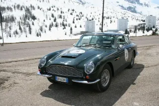 Foto 50 di 397: ASTON MARTIN DB6 1966