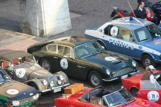 Foto 58 di 397: ASTON MARTIN DB6 1966