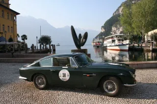 Foto 59 di 397: ASTON MARTIN DB6 1966