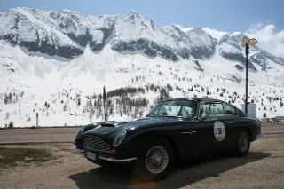 Foto 60 di 397: ASTON MARTIN DB6 1966