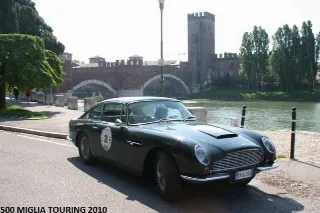 Foto 61 di 397: ASTON MARTIN DB6 1966