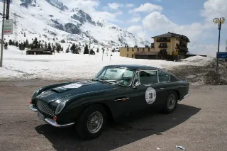 Foto 63 di 397: ASTON MARTIN DB6 1966