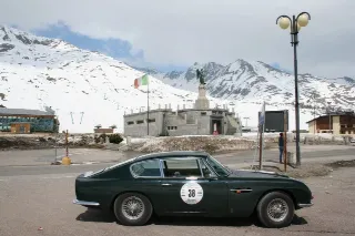 Foto 72 di 397: ASTON MARTIN DB6 1966