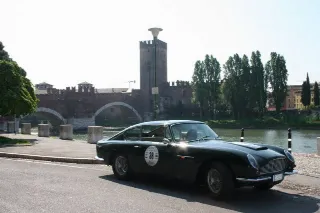 Foto 74 di 397: ASTON MARTIN DB6 1966