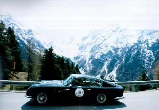 Foto 75 di 397: ASTON MARTIN DB6 1966