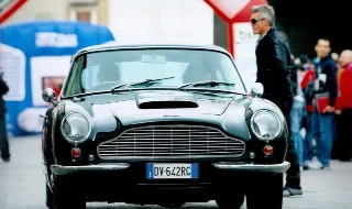 Foto 76 di 397: ASTON MARTIN DB6 1966