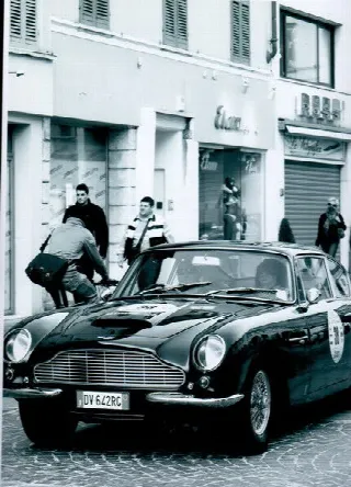 Foto 77 di 397: ASTON MARTIN DB6 1966