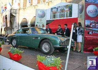 Foto 79 di 397: ASTON MARTIN DB6 1966