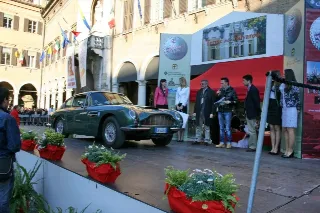 Foto 90 di 397: ASTON MARTIN DB6 1966