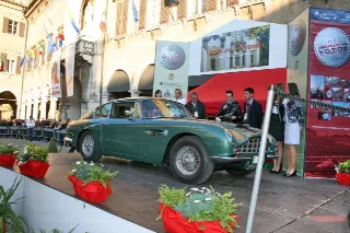 Foto 91 di 397: ASTON MARTIN DB6 1966