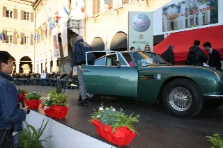 Foto 92 di 397: ASTON MARTIN DB6 1966