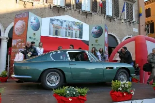 Foto 93 di 397: ASTON MARTIN DB6 1966
