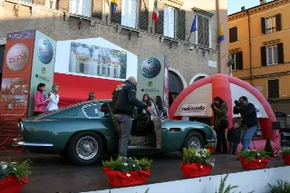 Foto 95 di 397: ASTON MARTIN DB6 1966