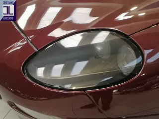Foto 10 di 26: ASTON MARTIN DB7 1995